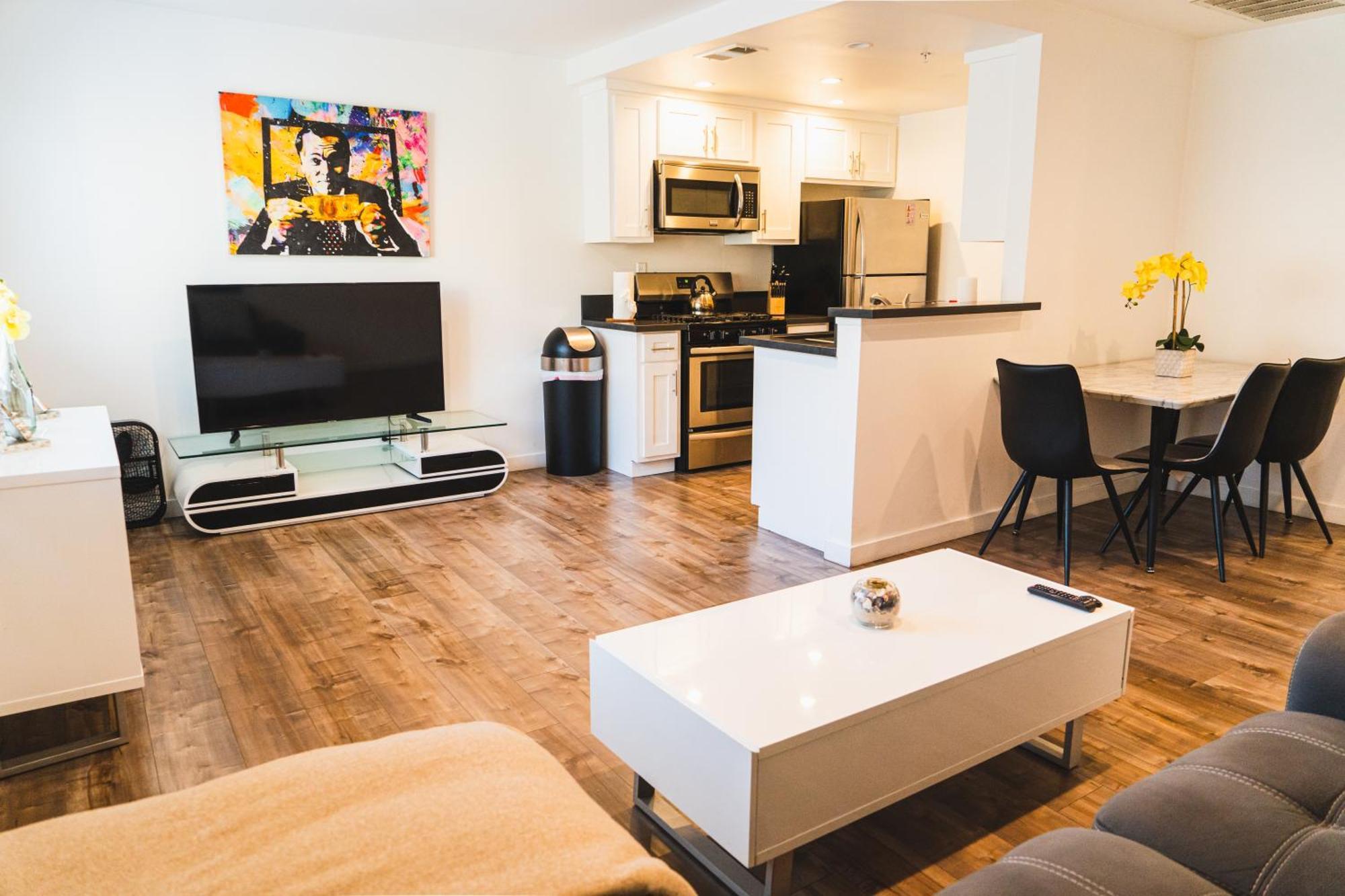 Apartamento Chic Large One Bedroom With Dinning Area In Hear Of Koreatown With Free Parking *