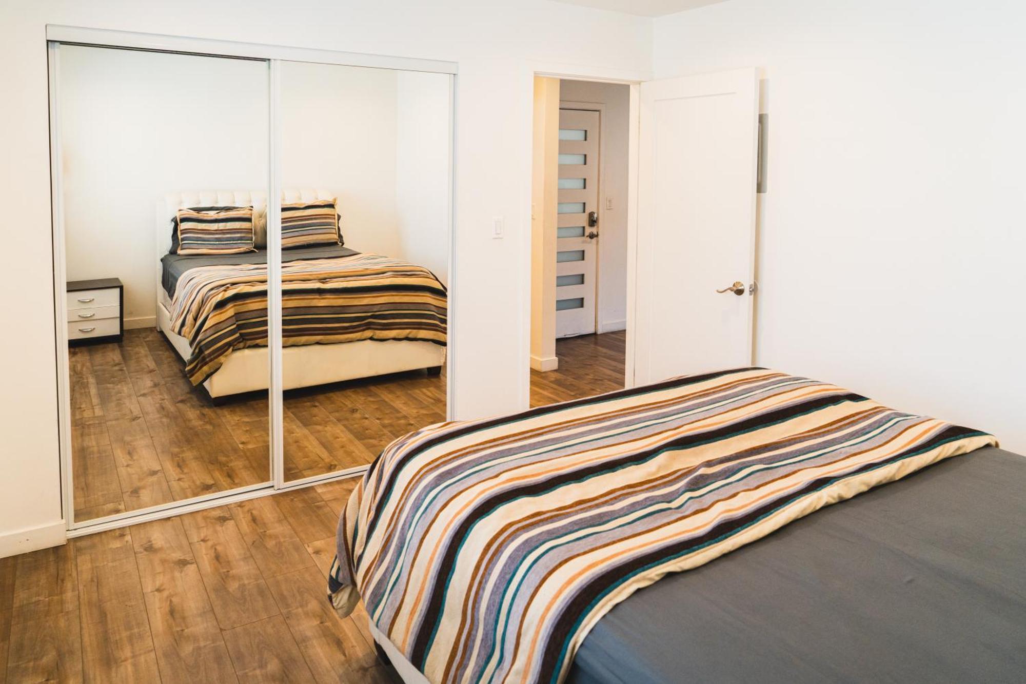 Chic Large One Bedroom With Dinning Area In Hear Of Koreatown With Free Parking